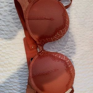 Victoria’s Secret bombshell bra